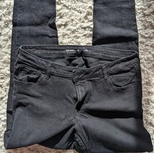 Black skinny jean, mid rise